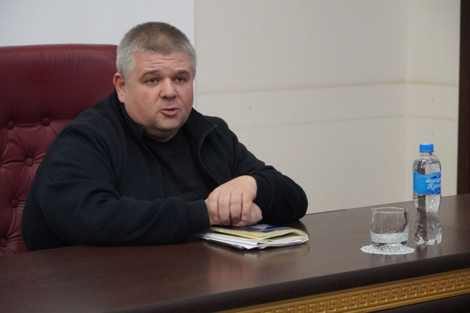 В администрации города Керчи состоялось рабочее совещание главы муниципального образования Дениса Колесника, главы администрации Олега Каторгина с заместителем министра курортов и туризма Республики Крым Николаем Волковым В администрации города Керчи состоялось рабочее совещание главы муниципального образования Дениса Колесника, главы администрации Олега Каторгина с заместителем министра курортов и туризма Республики Крым Николаем Волковым