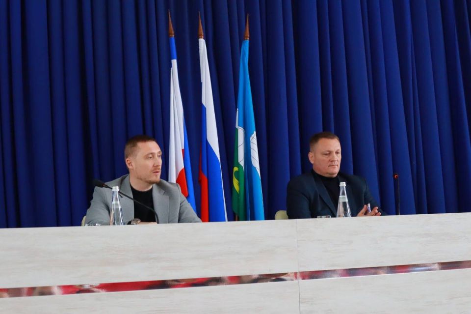 Дмитрий Чумаков: Сегодня на внеочередной 26-й сессии Белогорского районного совета принято важное решение — земельный участок Криничненского сельского поселения передан в муниципальную собственность района