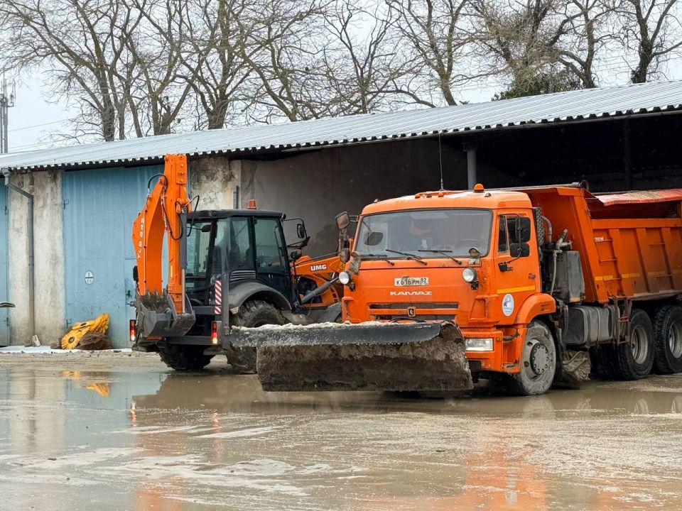 В городе продолжаются антигололедные мероприятия для обеспечения безопасности граждан В городе продолжаются антигололедные мероприятия для обеспечения безопасности граждан