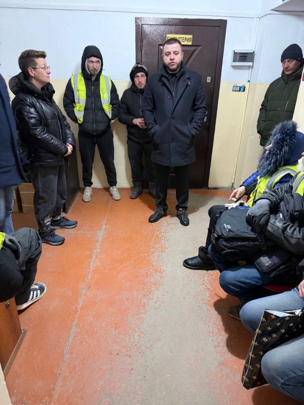 Кирилл Чебышев: Сегодня в 06:30 утра провёл рабочее совещание с сотрудниками МБУ ГОС «Коммунхоз» Кирилл Чебышев: Сегодня в 06:30 утра провёл рабочее совещание с сотрудниками МБУ ГОС «Коммунхоз»