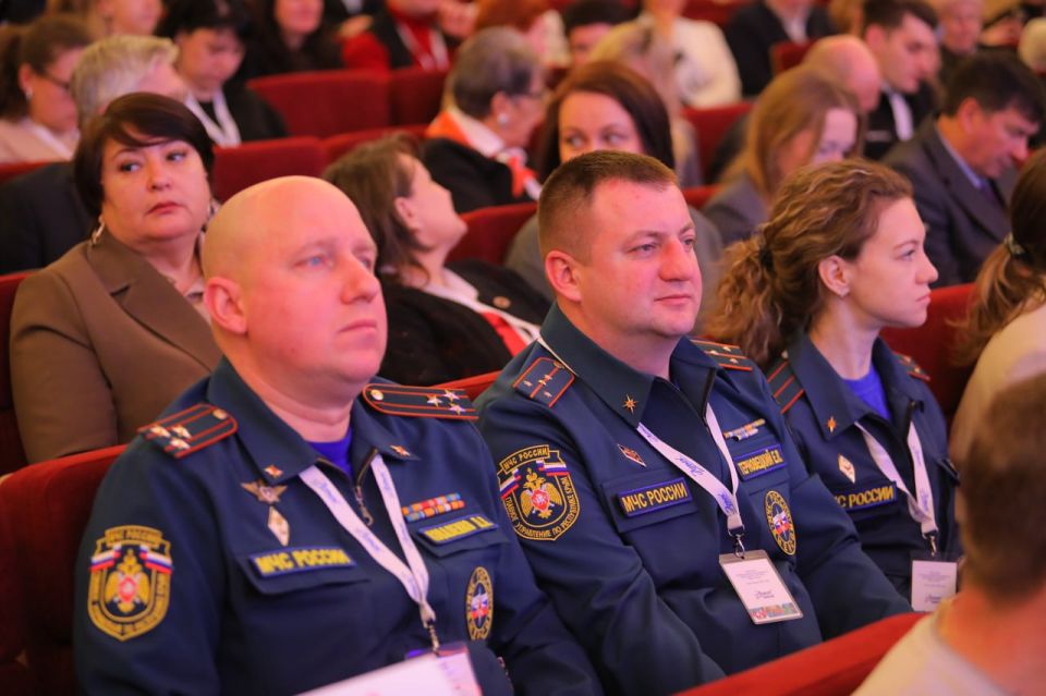 Сотрудники Главного управления МЧС России по Республике Крым приняли участие в X Международной конференции тематических партнёров Международного детского центра "Артек" Сотрудники Главного управления МЧС России по Республике Крым приняли участие в X Международной конференции тематических партнёров Международного детского центра "Артек"