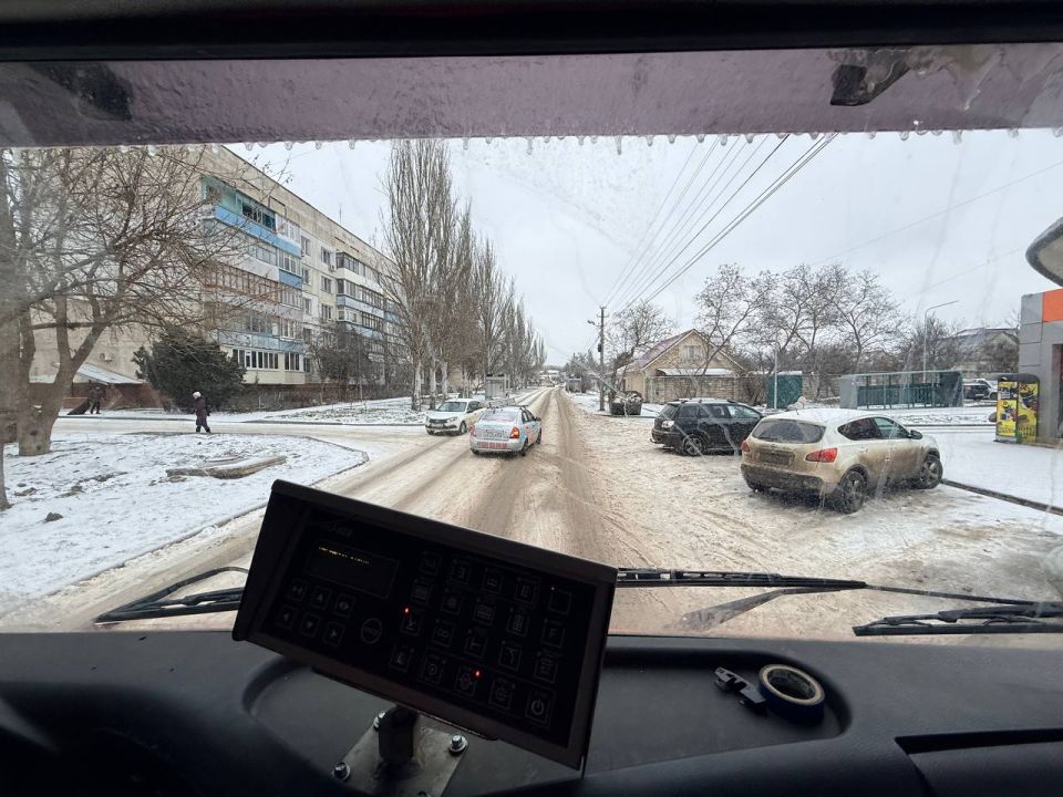 В городе продолжаются антигололедные мероприятия для обеспечения безопасности граждан В городе продолжаются антигололедные мероприятия для обеспечения безопасности граждан