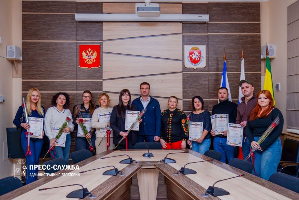 В Евпатории подвели итоги конкурса на лучшее новогоднее оформление фасадов и витрин В Евпатории подвели итоги конкурса на лучшее новогоднее оформление фасадов и витрин