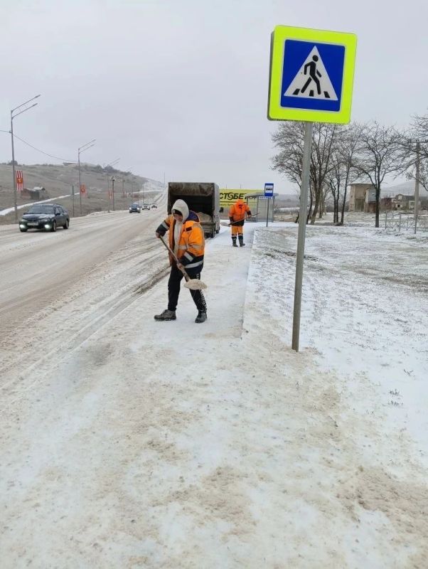 Больше 100 тысяч «квадратов» в Крыму очистили от снега за минувшие сутки Больше 100 тысяч «квадратов» в Крыму очистили от снега за минувшие сутки