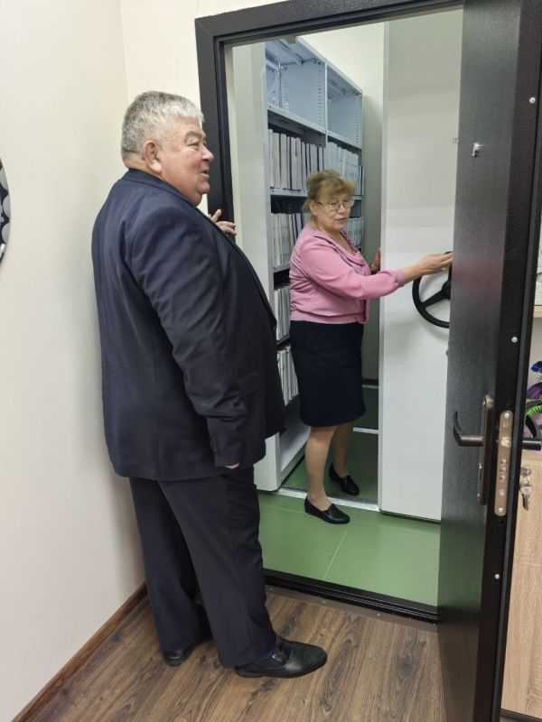 Министр юстиции Республики Крым Олег Шаповалов посетил с рабочим визитом Белогорский районный отдел ЗАГС