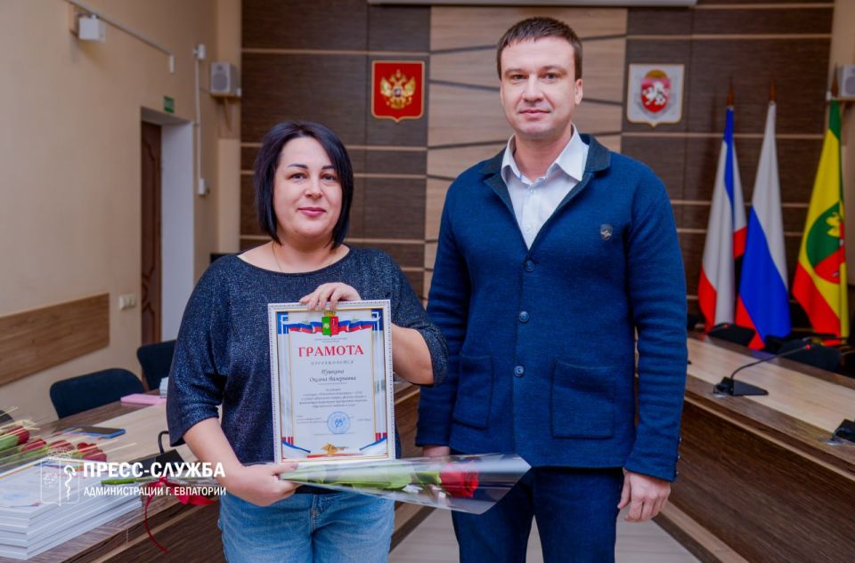 В Евпатории подвели итоги конкурса на лучшее новогоднее оформление фасадов и витрин В Евпатории подвели итоги конкурса на лучшее новогоднее оформление фасадов и витрин