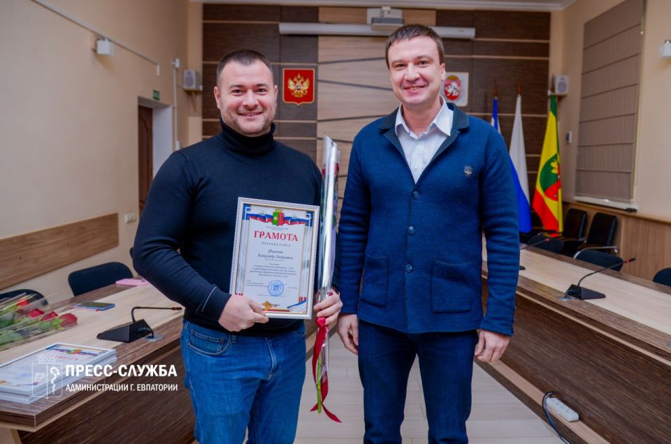 В Евпатории подвели итоги конкурса на лучшее новогоднее оформление фасадов и витрин В Евпатории подвели итоги конкурса на лучшее новогоднее оформление фасадов и витрин