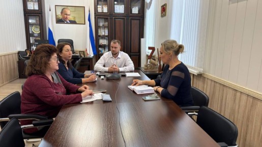 Антон Кравец: Совместно с моим первым заместителем Ольгой Шпак провел рабочую встречу с директором районного Центра занятости населения» Тывончук Натальей и заместителем Шпак Светланой
