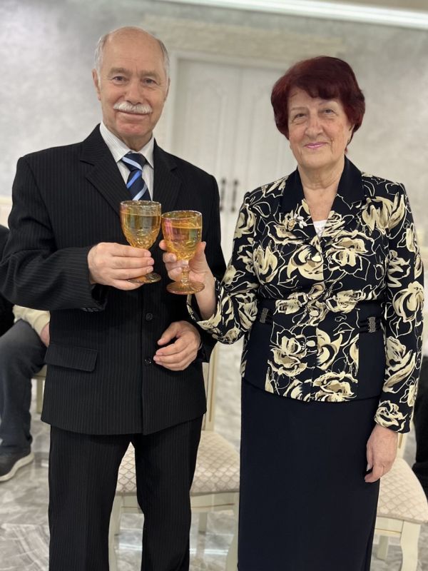 В 2026 году отделы ЗАГС Крыма продолжают трогательную традицию чествования юбиляров супружеской жизни В 2026 году отделы ЗАГС Крыма продолжают трогательную традицию чествования юбиляров супружеской жизни