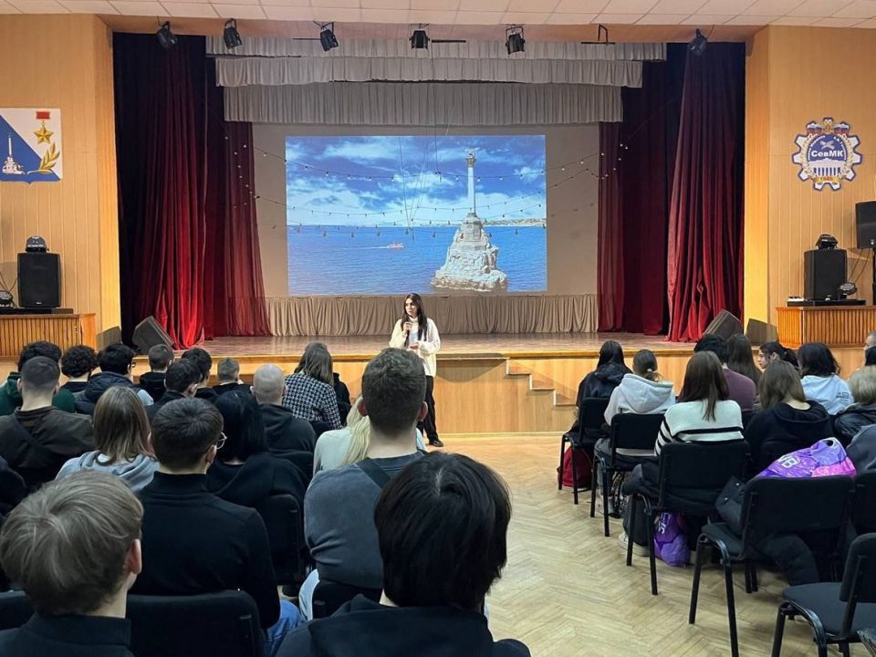 В Севастополе полицейские провели масштабное профилактическое мероприятие со студентами колледжа В Севастополе полицейские провели масштабное профилактическое мероприятие со студентами колледжа