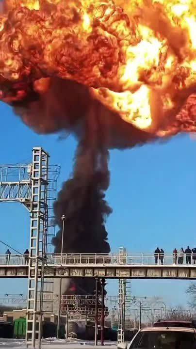 Пожар на ЖД путях в Тамбовской области продолжают тушить