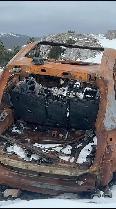 Помните, как прошлым летом отдыхающий решил в самую жару погонять по плато Ай-Петри, а затем его Porshe вспыхнул, как спичка?