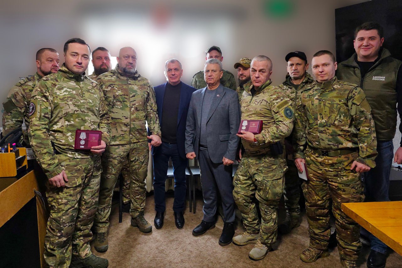 Из Крыма на фронт отправили очередную партию гуманитарной помощи Из Крыма на фронт отправили очередную партию гуманитарной помощи