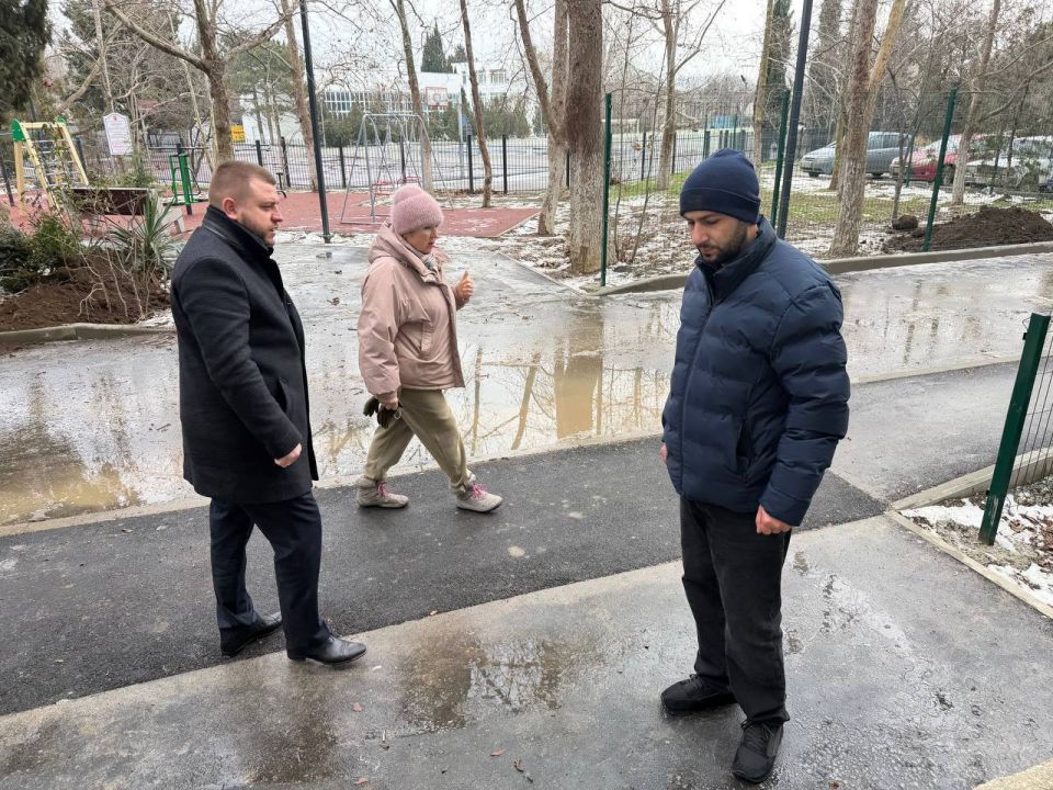 Кирилл Чебышев: Вместе со своим заместителем Вазгеном Карапетяном и заместителем председателя горсовета Эльдаром Османовым посетил многоквартирный дом по ул. Мичурина, 6 в Судаке, где совсем недавно завершились работы по...