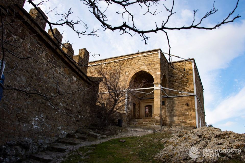 Один из храмов Судакской крепости готовят к реставрации Один из храмов Судакской крепости готовят к реставрации