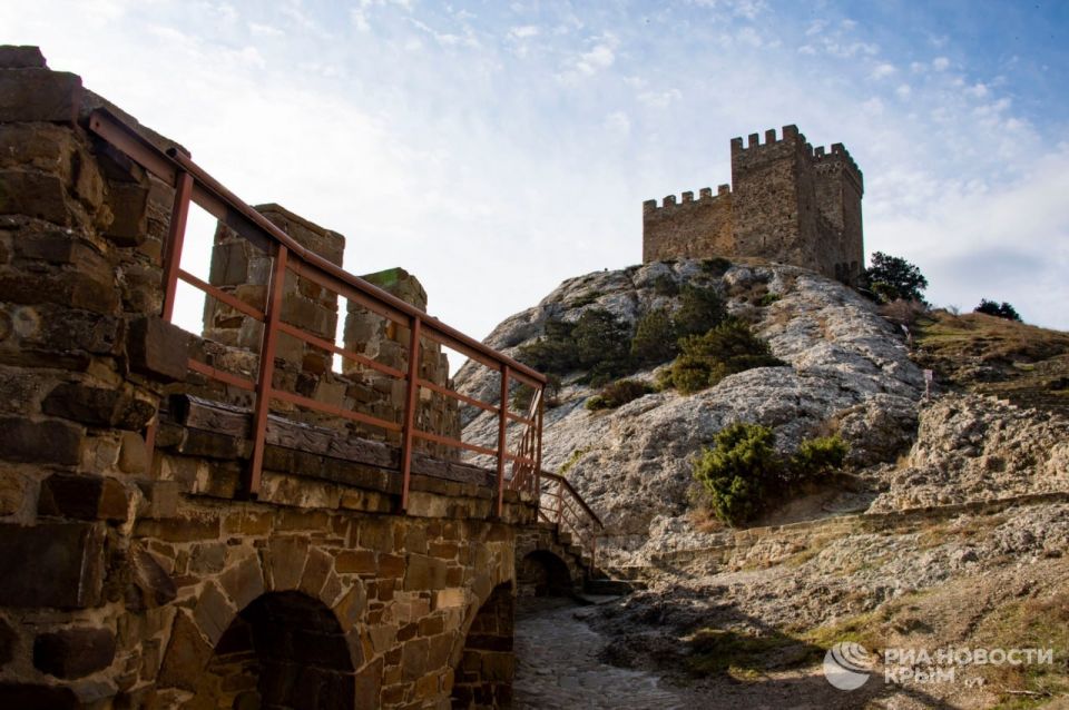 Один из храмов Судакской крепости готовят к реставрации Один из храмов Судакской крепости готовят к реставрации