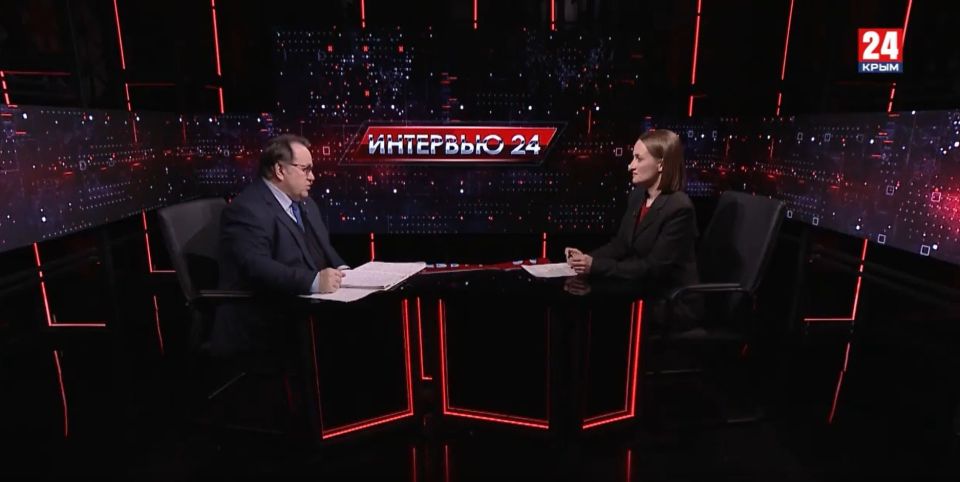 Председатель Государственного комитета по делам архивов Республики Крым Олег Лобов принял участие в записи программы «Интервью-24», которая вышла в эфир на телеканале «Крым-24»