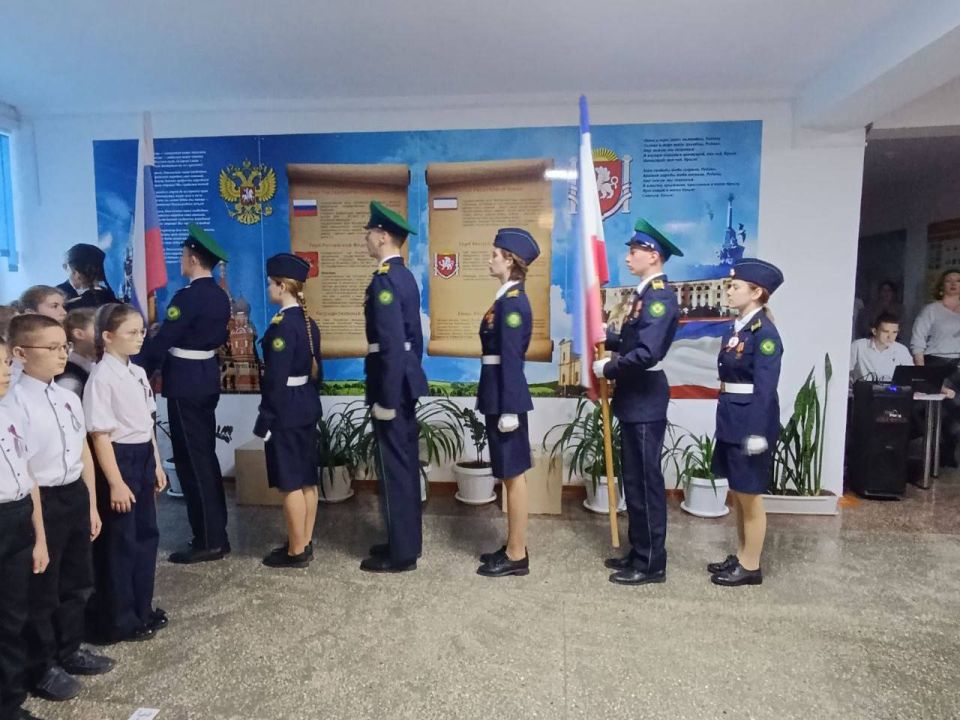 Глава администрации Советского района Александр Харламов посетил с рабочим визитом Советскую среднюю школу № 1. В образовательном учреждении состоялась торжественная памятная линейка, приуроченная ко Дню памяти россиян... Глава администрации Советского района Александр Харламов посетил с рабочим визитом Советскую среднюю школу № 1. В образовательном учреждении состоялась торжественная памятная линейка, приуроченная ко Дню памяти россиян...