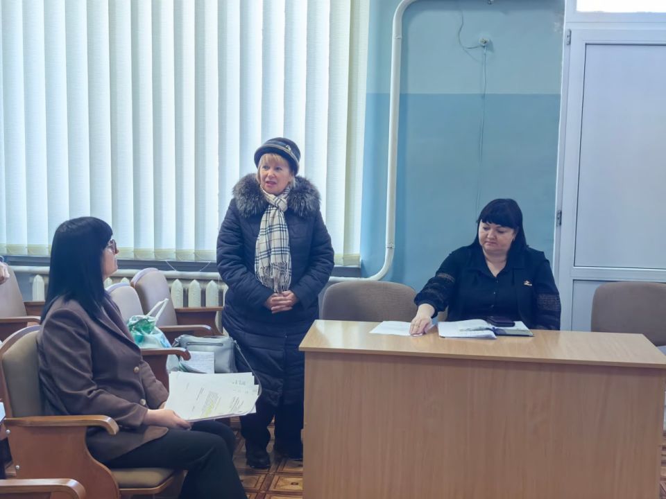 Глава администрации района Александр Харламов провел аппаратное совещание по социально значимым вопросам района с руководителями структурных подразделений администрации, организаций и служб Советского района с участием... Глава администрации района Александр Харламов провел аппаратное совещание по социально значимым вопросам района с руководителями структурных подразделений администрации, организаций и служб Советского района с участием...