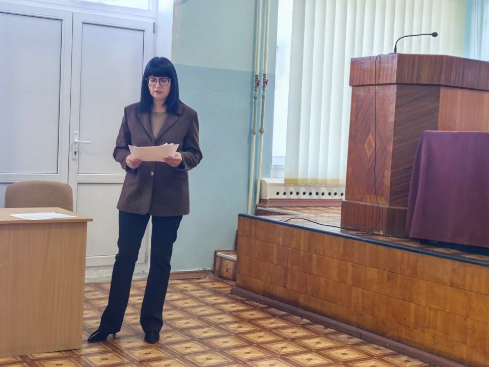 Глава администрации района Александр Харламов провел аппаратное совещание по социально значимым вопросам района с руководителями структурных подразделений администрации, организаций и служб Советского района с участием... Глава администрации района Александр Харламов провел аппаратное совещание по социально значимым вопросам района с руководителями структурных подразделений администрации, организаций и служб Советского района с участием...