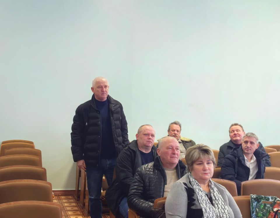 Глава администрации района Александр Харламов провел аппаратное совещание по социально значимым вопросам района с руководителями структурных подразделений администрации, организаций и служб Советского района с участием... Глава администрации района Александр Харламов провел аппаратное совещание по социально значимым вопросам района с руководителями структурных подразделений администрации, организаций и служб Советского района с участием...