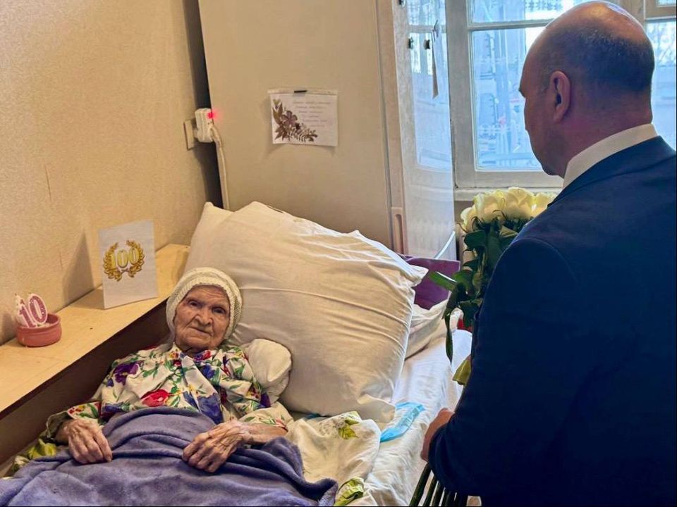 Владимир Немцев: Сегодня участнице обороны Севастополя Валентине Тимофеевне Сергушкиной исполнилось 100 лет!