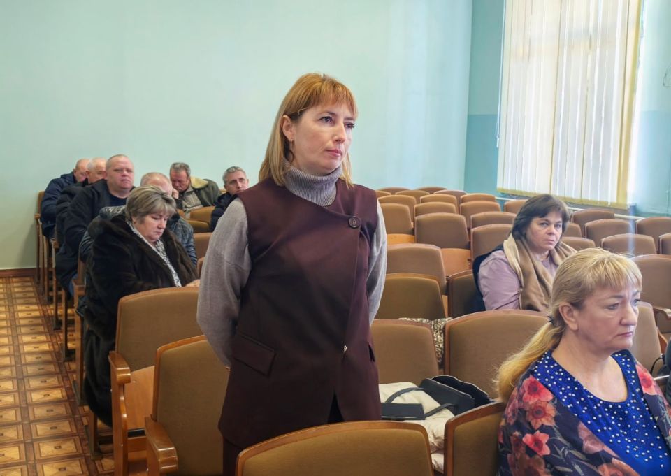 Глава администрации района Александр Харламов провел аппаратное совещание по социально значимым вопросам района с руководителями структурных подразделений администрации, организаций и служб Советского района с участием... Глава администрации района Александр Харламов провел аппаратное совещание по социально значимым вопросам района с руководителями структурных подразделений администрации, организаций и служб Советского района с участием...