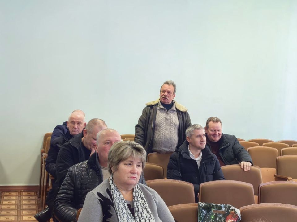 Глава администрации района Александр Харламов провел аппаратное совещание по социально значимым вопросам района с руководителями структурных подразделений администрации, организаций и служб Советского района с участием... Глава администрации района Александр Харламов провел аппаратное совещание по социально значимым вопросам района с руководителями структурных подразделений администрации, организаций и служб Советского района с участием...