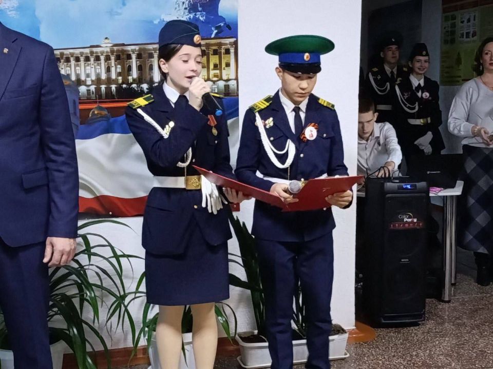 Глава администрации Советского района Александр Харламов посетил с рабочим визитом Советскую среднюю школу № 1. В образовательном учреждении состоялась торжественная памятная линейка, приуроченная ко Дню памяти россиян... Глава администрации Советского района Александр Харламов посетил с рабочим визитом Советскую среднюю школу № 1. В образовательном учреждении состоялась торжественная памятная линейка, приуроченная ко Дню памяти россиян...