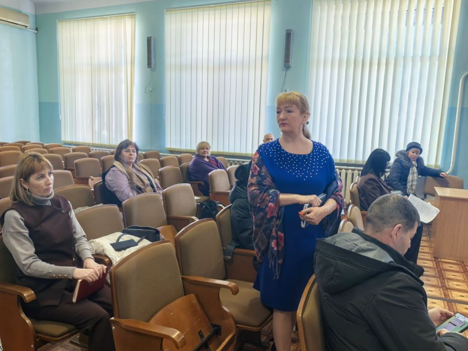 Глава администрации района Александр Харламов провел аппаратное совещание по социально значимым вопросам района с руководителями структурных подразделений администрации, организаций и служб Советского района с участием... Глава администрации района Александр Харламов провел аппаратное совещание по социально значимым вопросам района с руководителями структурных подразделений администрации, организаций и служб Советского района с участием...