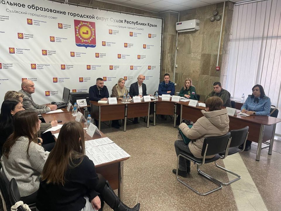 Сегодня в администрации города прошел прием членов семей участников СВО под руководством руководителя филиала Государственного Фонда «Защитники Отечества» по Республике Крым Владимира Трегуба Сегодня в администрации города прошел прием членов семей участников СВО под руководством руководителя филиала Государственного Фонда «Защитники Отечества» по Республике Крым Владимира Трегуба