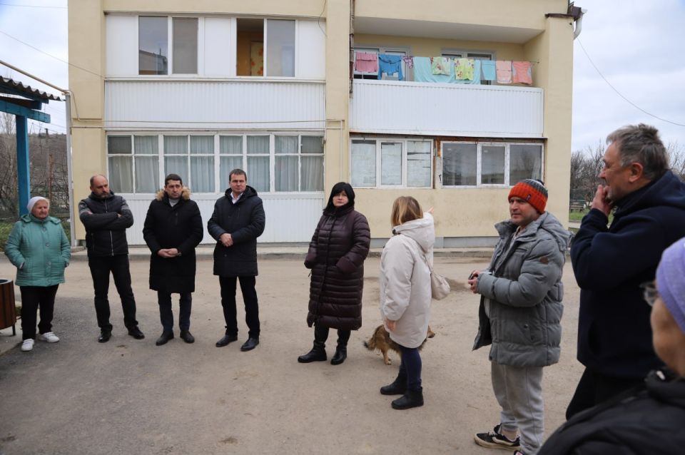 Встреча с жителями в селе Тенистое: решения вопросов начинаются с диалога Встреча с жителями в селе Тенистое: решения вопросов начинаются с диалога