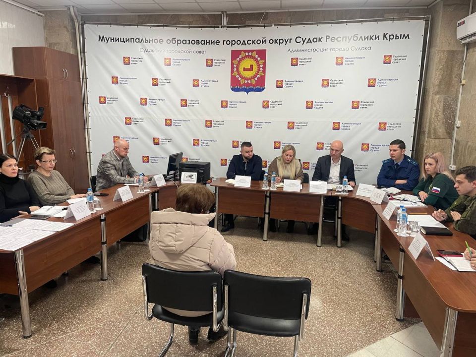 Сегодня в администрации города прошел прием членов семей участников СВО под руководством руководителя филиала Государственного Фонда «Защитники Отечества» по Республике Крым Владимира Трегуба Сегодня в администрации города прошел прием членов семей участников СВО под руководством руководителя филиала Государственного Фонда «Защитники Отечества» по Республике Крым Владимира Трегуба