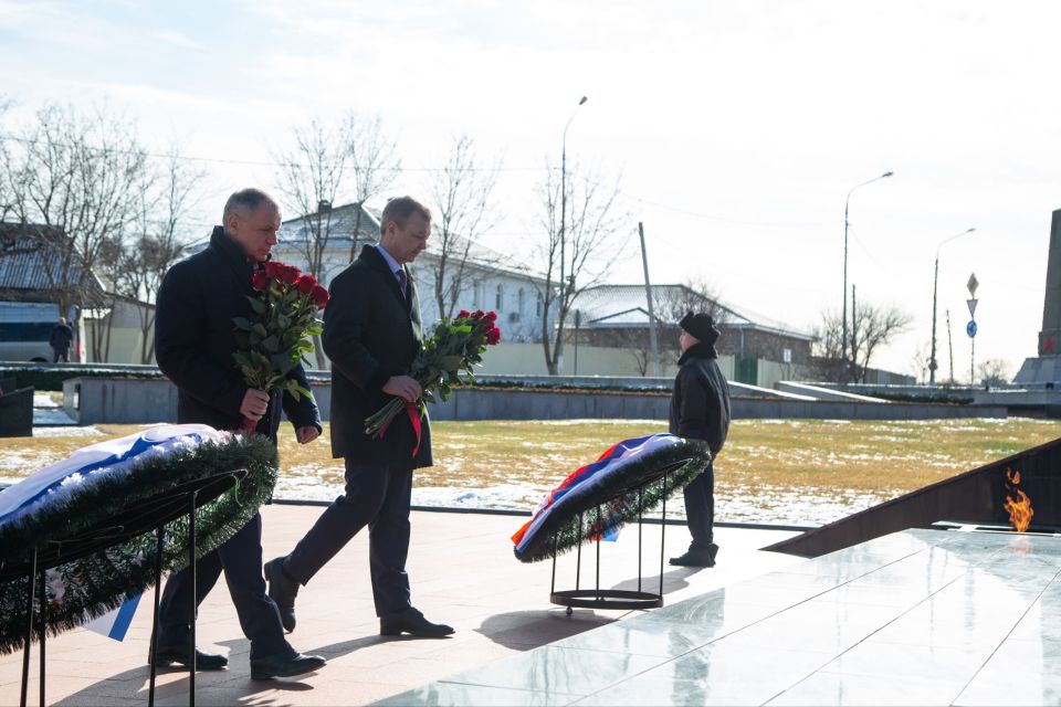 Владимир Константинов: В Крым с рабочим визитом прибыли сенаторы и депутаты Государственной Думы РФ, члены Правительства России Владимир Константинов: В Крым с рабочим визитом прибыли сенаторы и депутаты Государственной Думы РФ, члены Правительства России