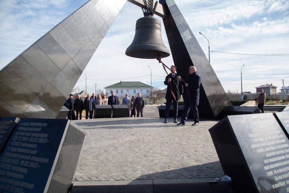 Владимир Константинов: В Крым с рабочим визитом прибыли сенаторы и депутаты Государственной Думы РФ, члены Правительства России Владимир Константинов: В Крым с рабочим визитом прибыли сенаторы и депутаты Государственной Думы РФ, члены Правительства России