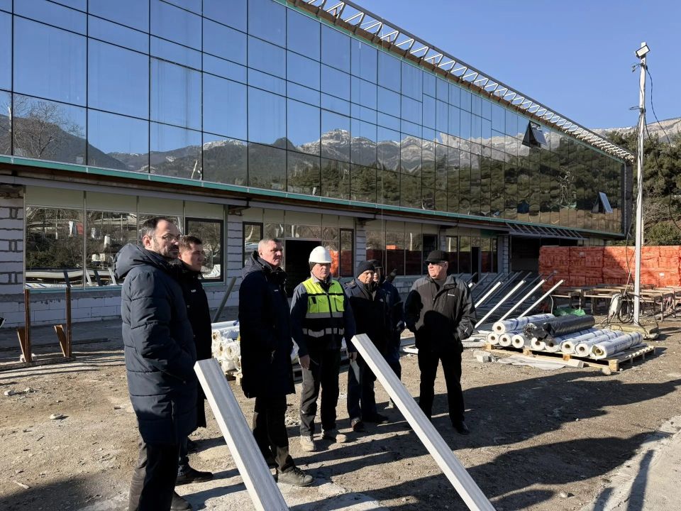 Заместитель Председателя Совета министров Республики Крым Николай Воробьев совместно с первым заместителем министра строительства и архитектуры Республики Крым Александром Резниковым провёл выездное совещание по капитальному...