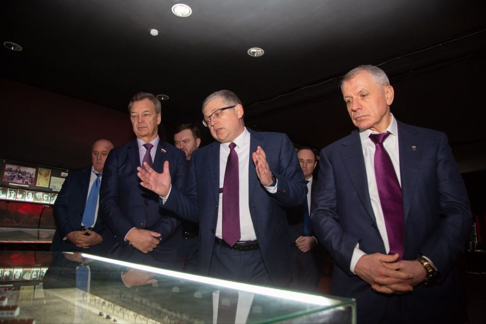 Владимир Константинов: В Крым с рабочим визитом прибыли сенаторы и депутаты Государственной Думы РФ, члены Правительства России Владимир Константинов: В Крым с рабочим визитом прибыли сенаторы и депутаты Государственной Думы РФ, члены Правительства России