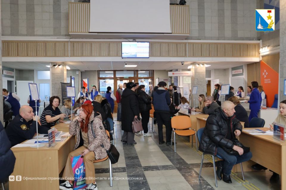 На ярмарке вакансий работодатели Севастополя представили должности с зарплатой до 90 тысяч рублей