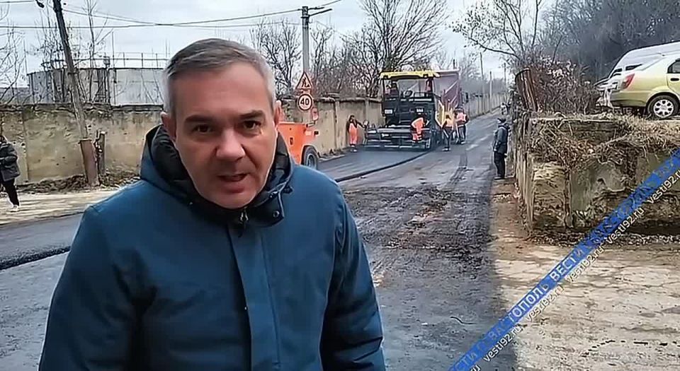 На улице Георгиевская балка начали укладывать нижний слой асфальта