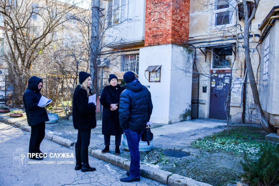 В Евпатории проверяют работу управляющих компаний В Евпатории проверяют работу управляющих компаний