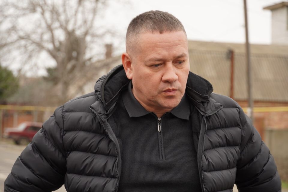 Глава администрации Керчи Олег Каторгин продолжает практику выездных встреч, лично вникая в проблемы, с которыми сталкиваются жители города с целью найти эффективное решение Глава администрации Керчи Олег Каторгин продолжает практику выездных встреч, лично вникая в проблемы, с которыми сталкиваются жители города с целью найти эффективное решение