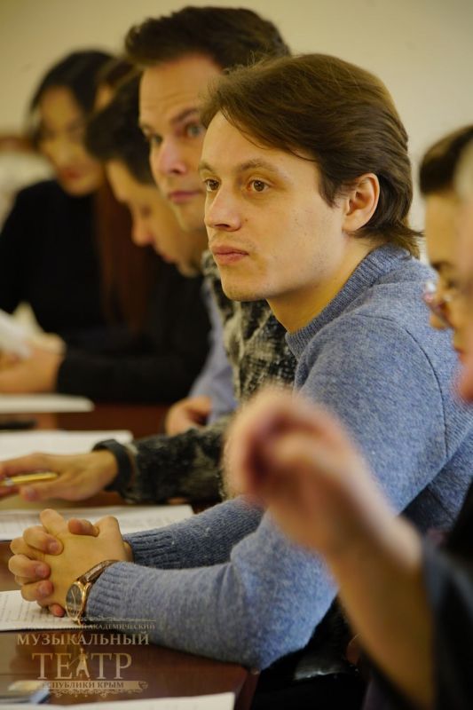 Помните эти сосредоточенные взгляды в листы бумаги? Помните эти сосредоточенные взгляды в листы бумаги?