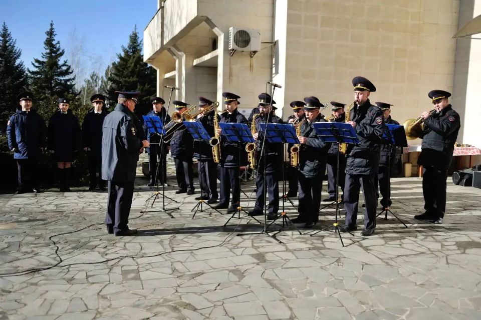 Коллектив Культурного центра МВД по Республике Крым принял участие в открытии памятника преподавателям — участникам Великой Отечественной войны Коллектив Культурного центра МВД по Республике Крым принял участие в открытии памятника преподавателям — участникам Великой Отечественной войны