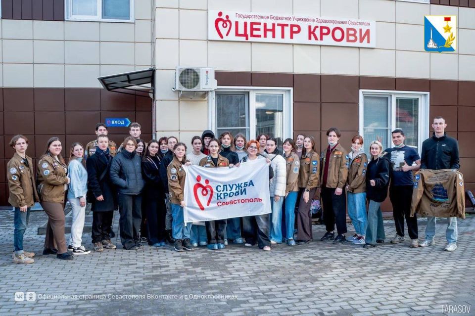 42 бойца студенческих отрядов Севастополя стали донорами крови 42 бойца студенческих отрядов Севастополя стали донорами крови