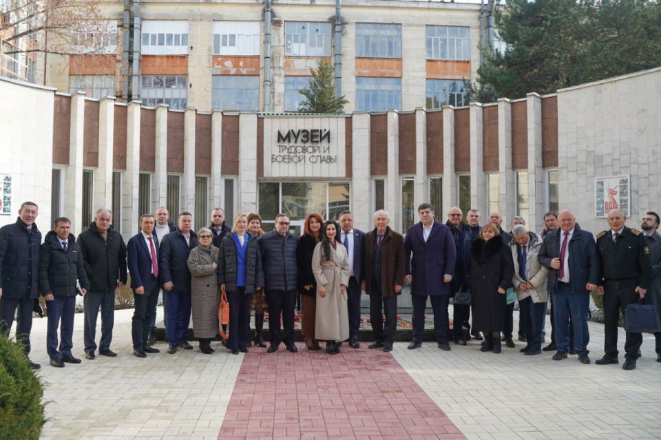 Делегация представителей Совета Федерации Федерального Собрания РФ посетила Республику Крым с рабочим визитом Делегация представителей Совета Федерации Федерального Собрания РФ посетила Республику Крым с рабочим визитом