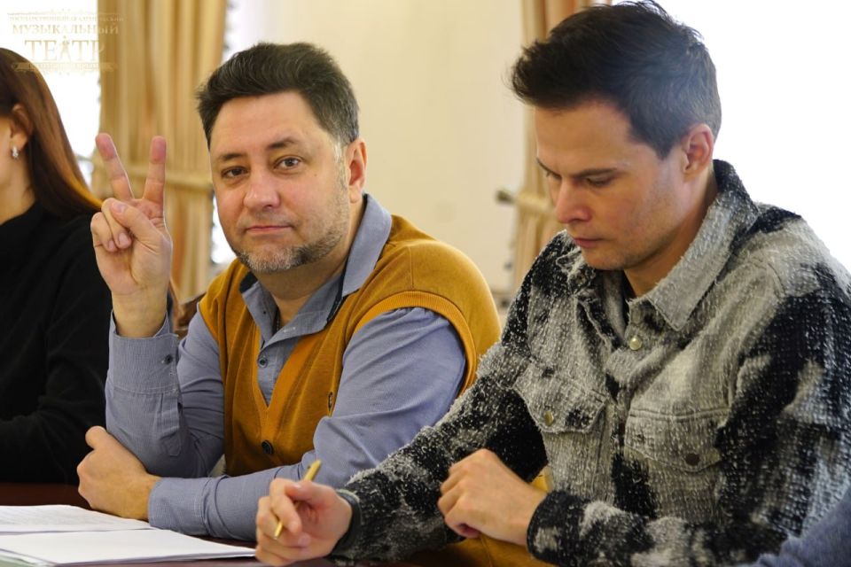 Помните эти сосредоточенные взгляды в листы бумаги? Помните эти сосредоточенные взгляды в листы бумаги?