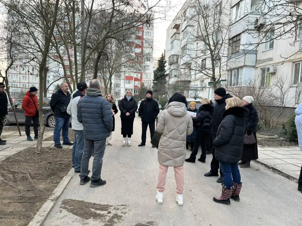 Продолжается практика проведения выездных встреч с жителями Продолжается практика проведения выездных встреч с жителями