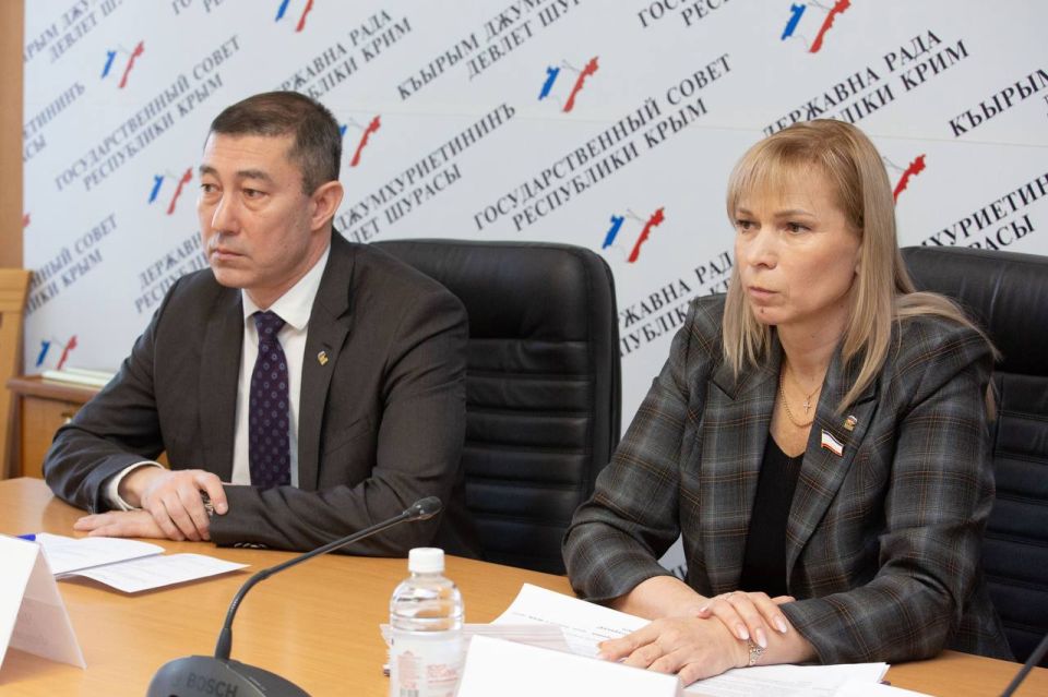 ��������������� ��������� � ��������������� ����������� �����: 465 ������������ � 419 ���������