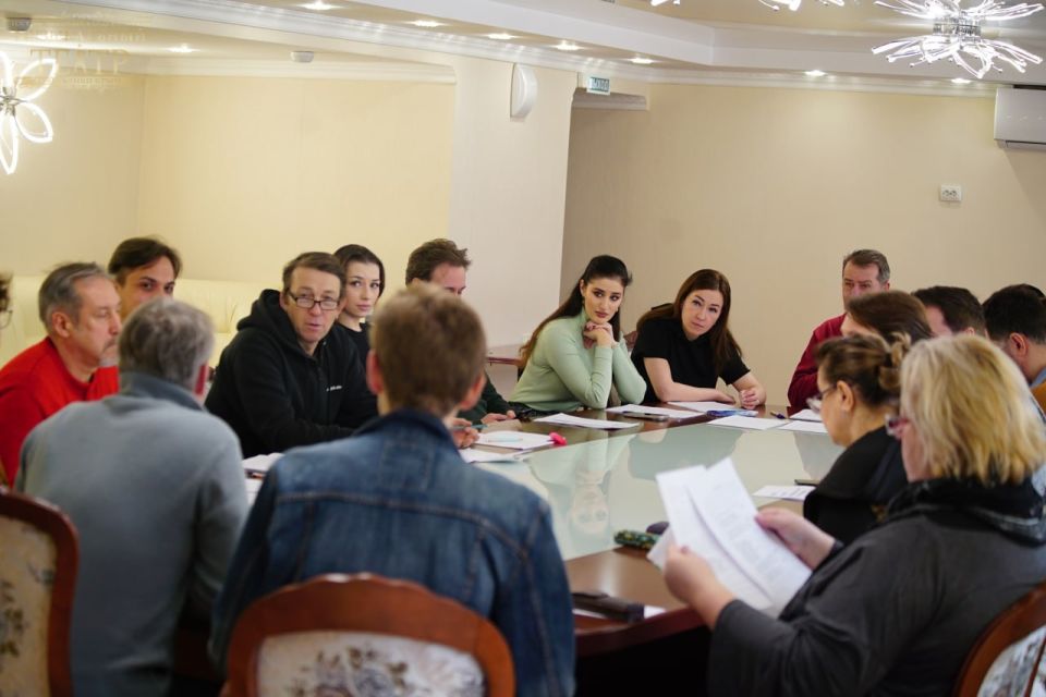 Помните эти сосредоточенные взгляды в листы бумаги? Помните эти сосредоточенные взгляды в листы бумаги?