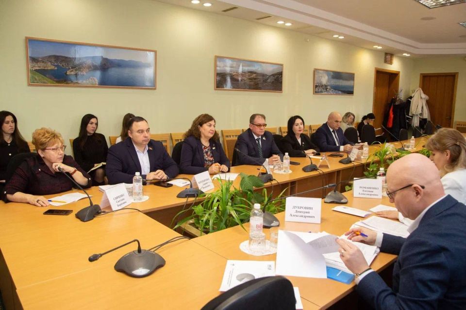 ��������������� ��������� � ��������������� ����������� �����: 465 ������������ � 419 ���������